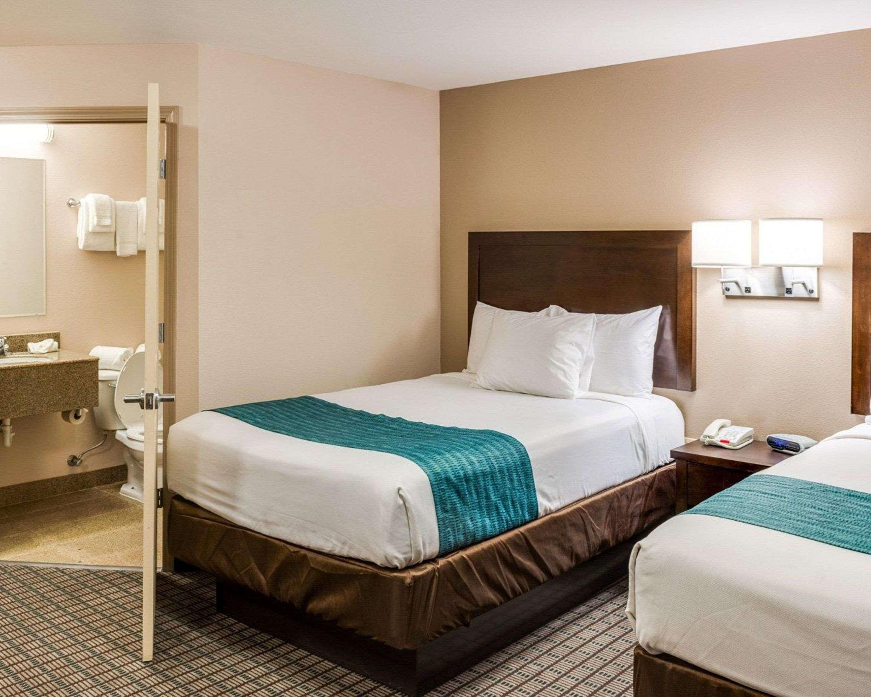 Efficiency, 2 Double Beds, Smoking