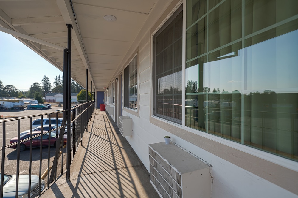 Travelodge Inn & Suites by Wyndham Saint Helens OR 3/37