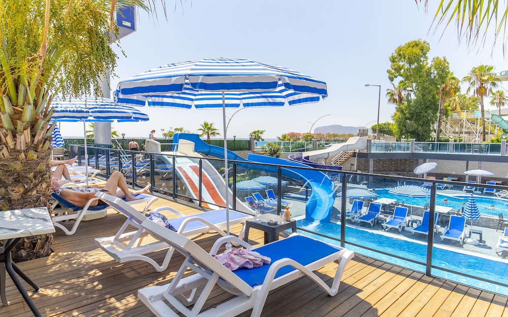 Relax Beach Hotel 35/50