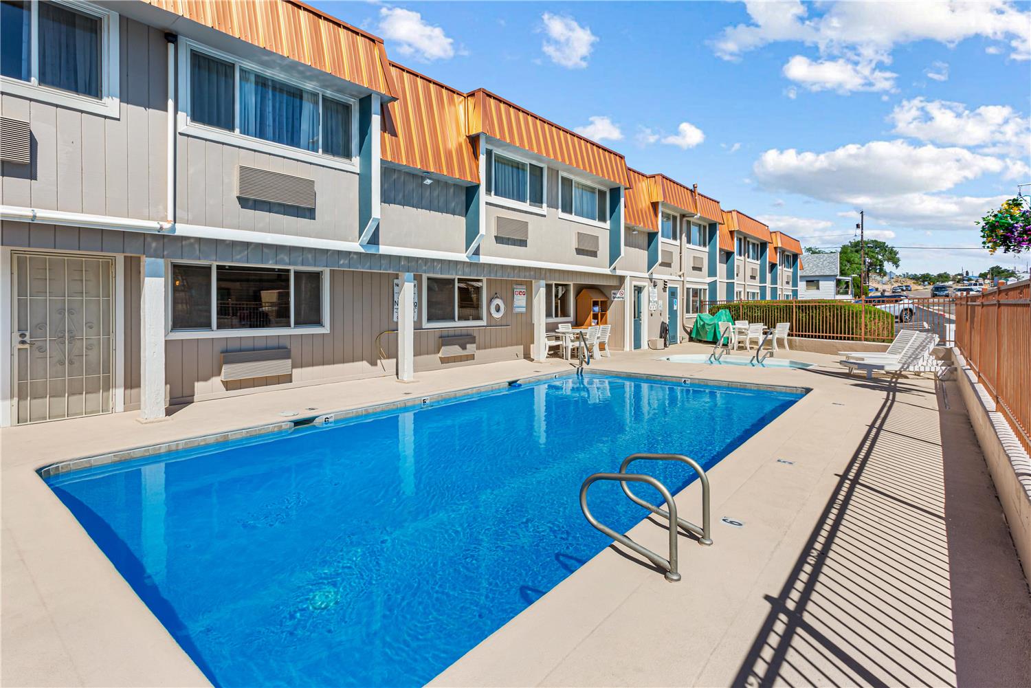 Best Western Hi-Desert Inn 4/37