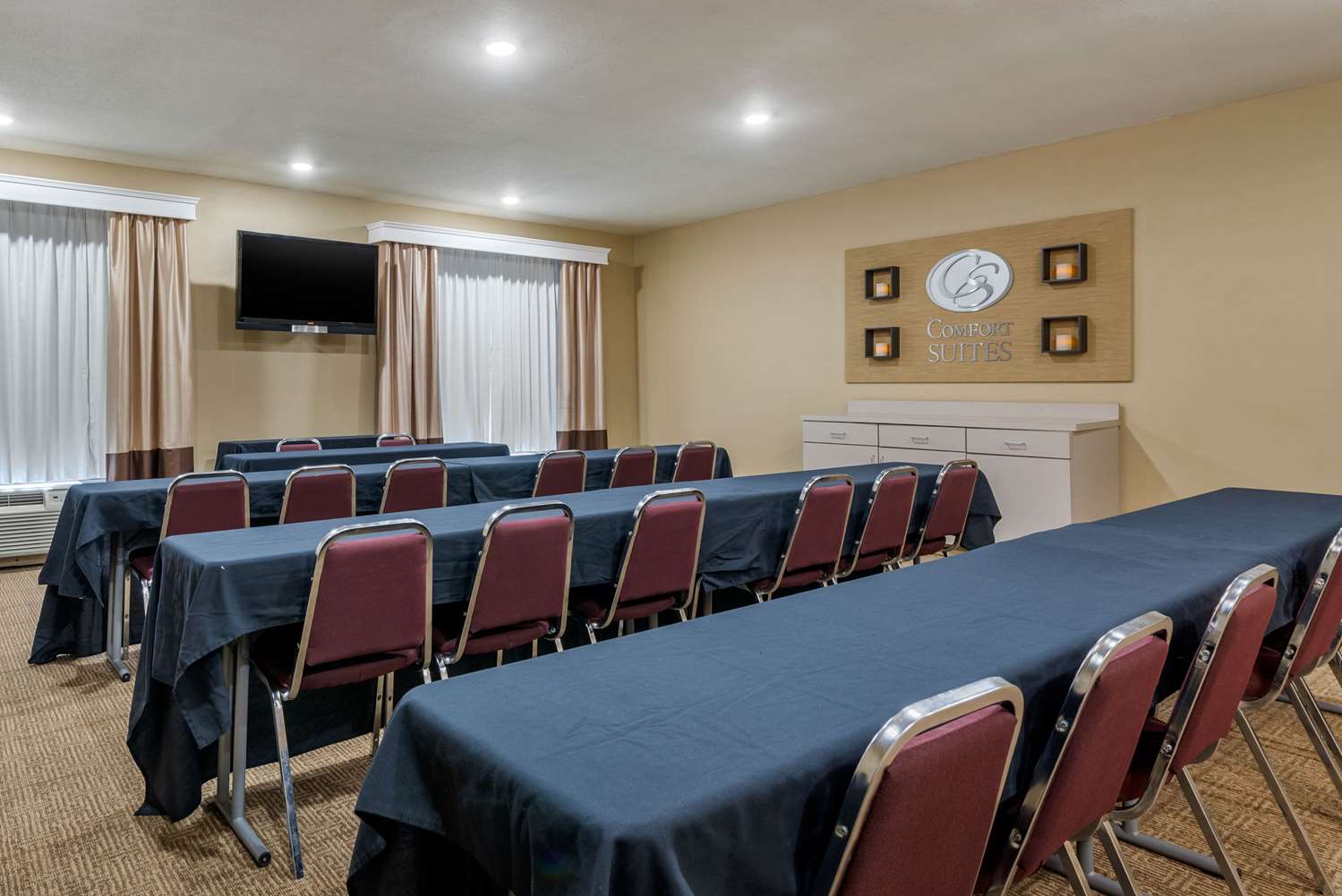 Comfort Suites near Route 66 43/49