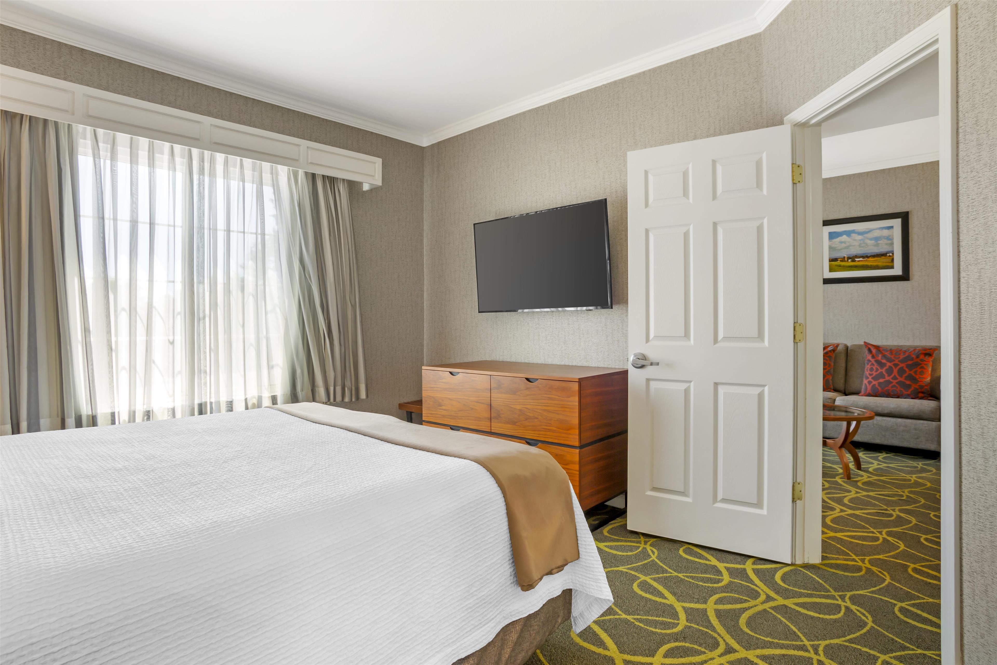 جناح بسرير كينج، Best Western Plus Dixon Davis 2/9