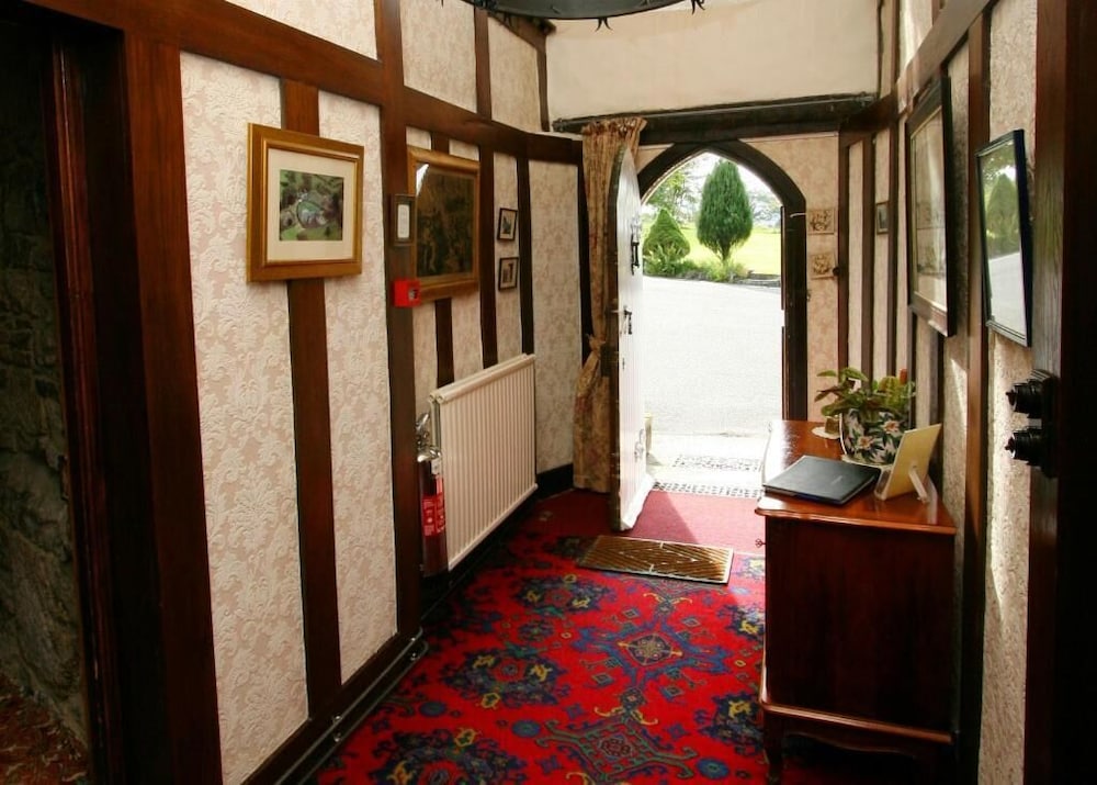 Collaven Manor Hotel 9/78