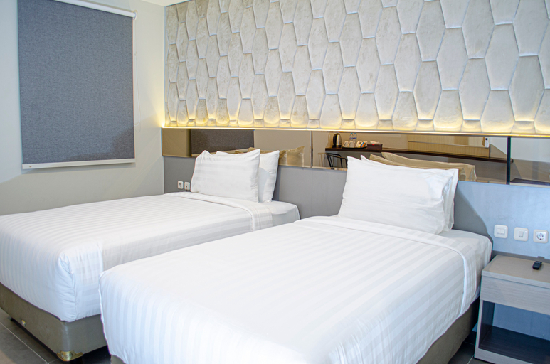 Arcadia Hotel Manado 7/11
