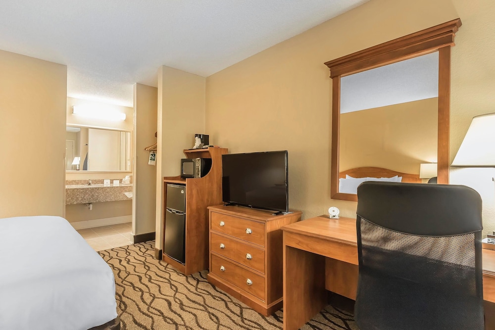 Quality Inn Charleston - Sikeston 19/36