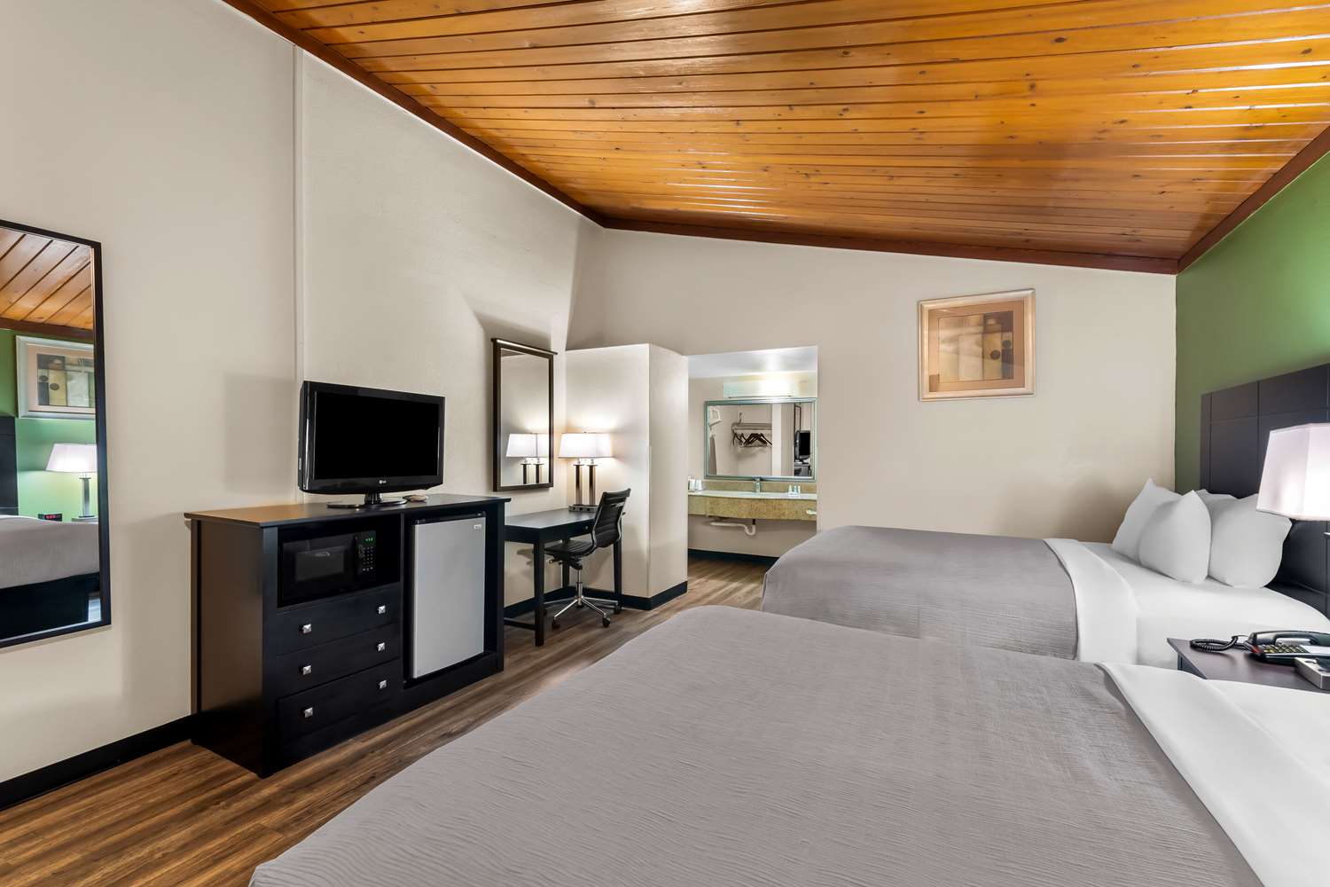 Quality Inn Tullahoma, TN 13/36
