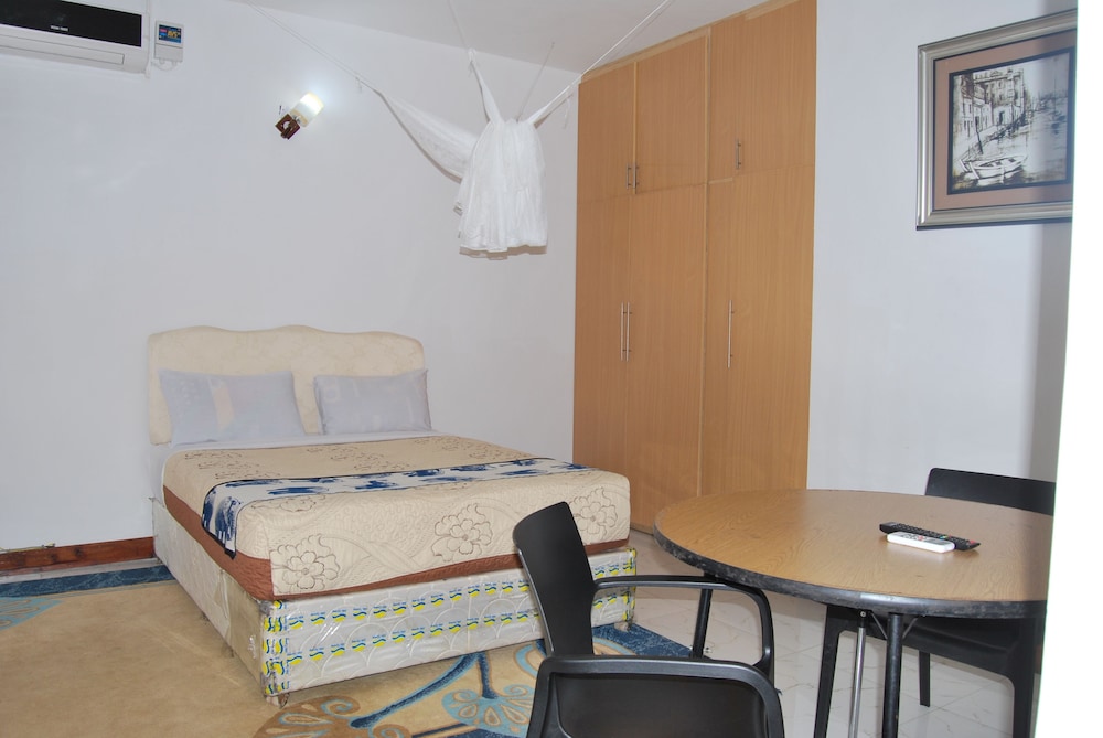 Frontiers Hotel Entebbe 35/50