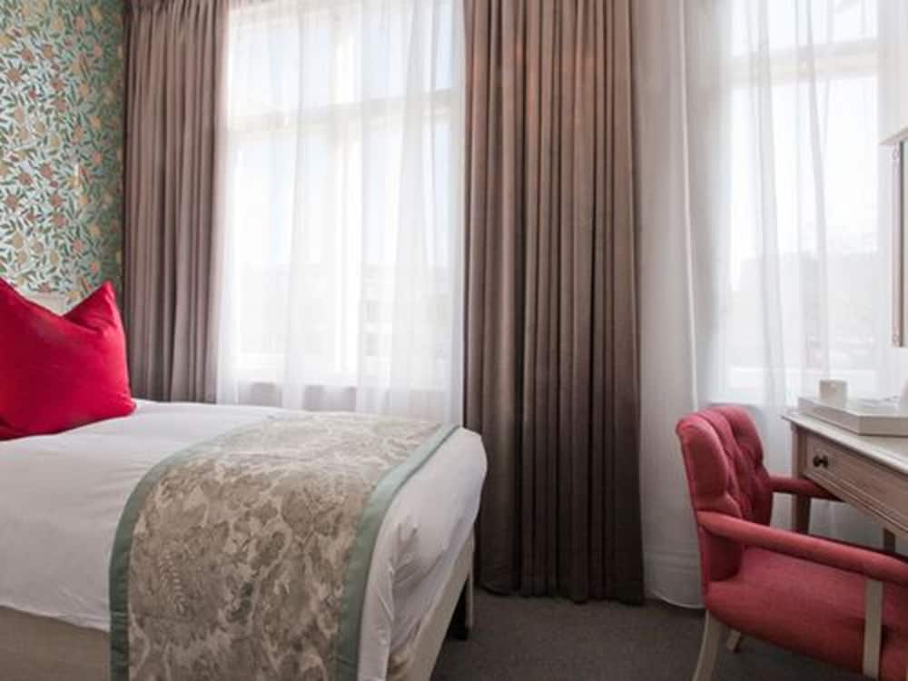 W12 ROOMS 25/58