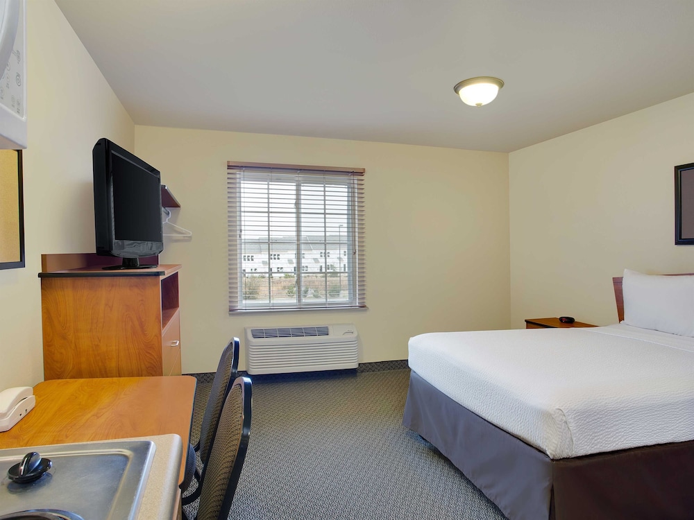 SUITE, QUEEN BED, ACCESSIBLE