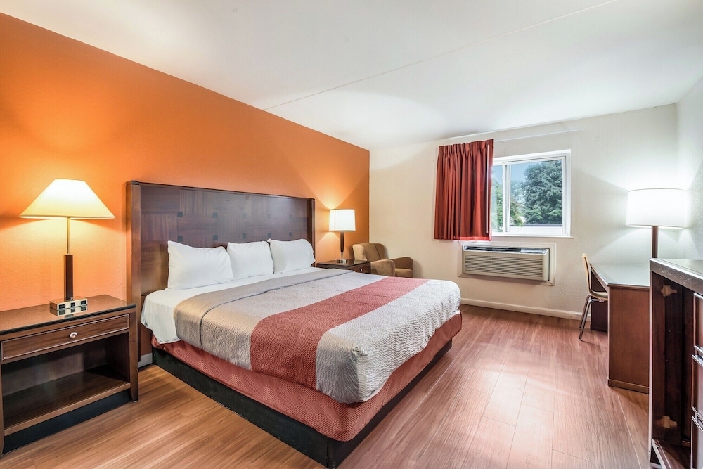 غرفة قياسية بسرير كينج، Motel6 Tinton Falls, NJ - Neptune 2/6