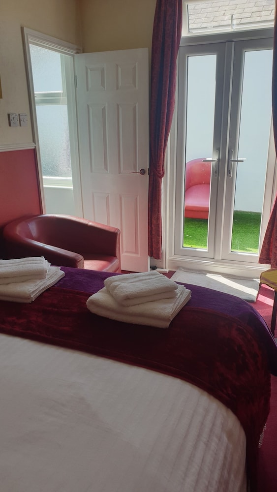All Seasons Guest House 16/38