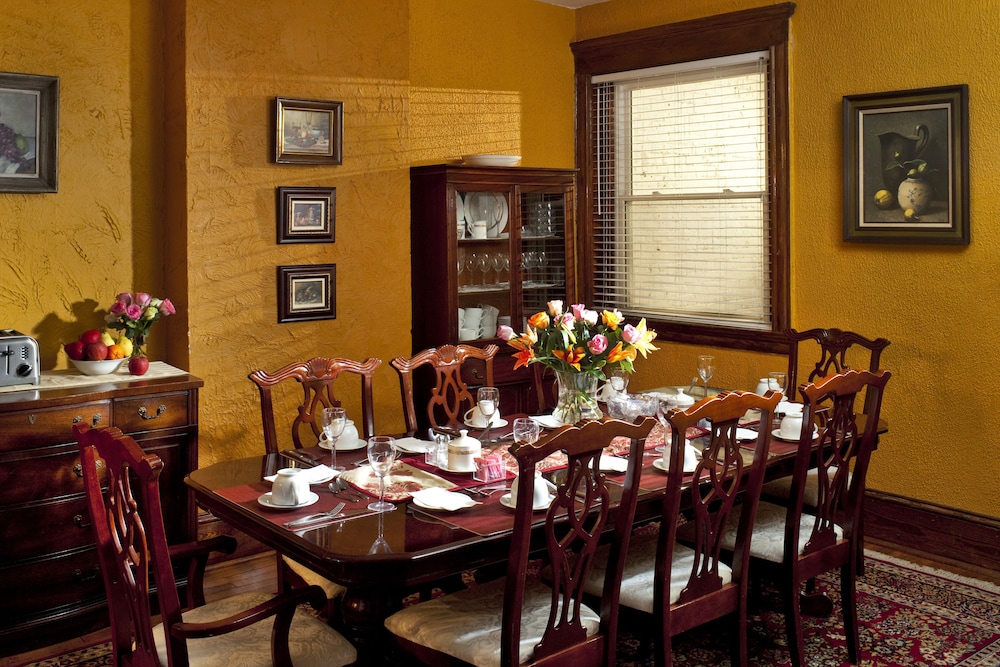 American Guest House 38/50