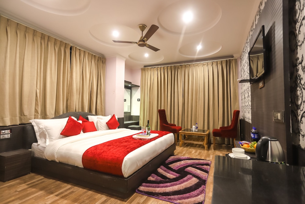 Hotel Holiday Hill 33/57
