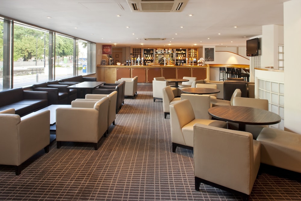 HOLIDAY INN CARDIFF CITY CENTRE 35/64
