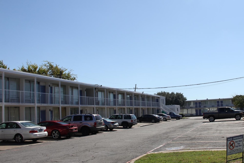 LoneStar Inn & Suites 41/51