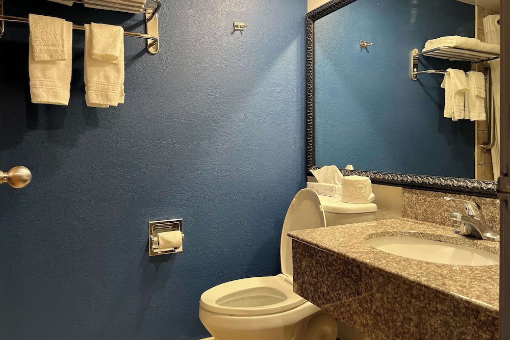Quality Inn & Suites Louisville East 22/28