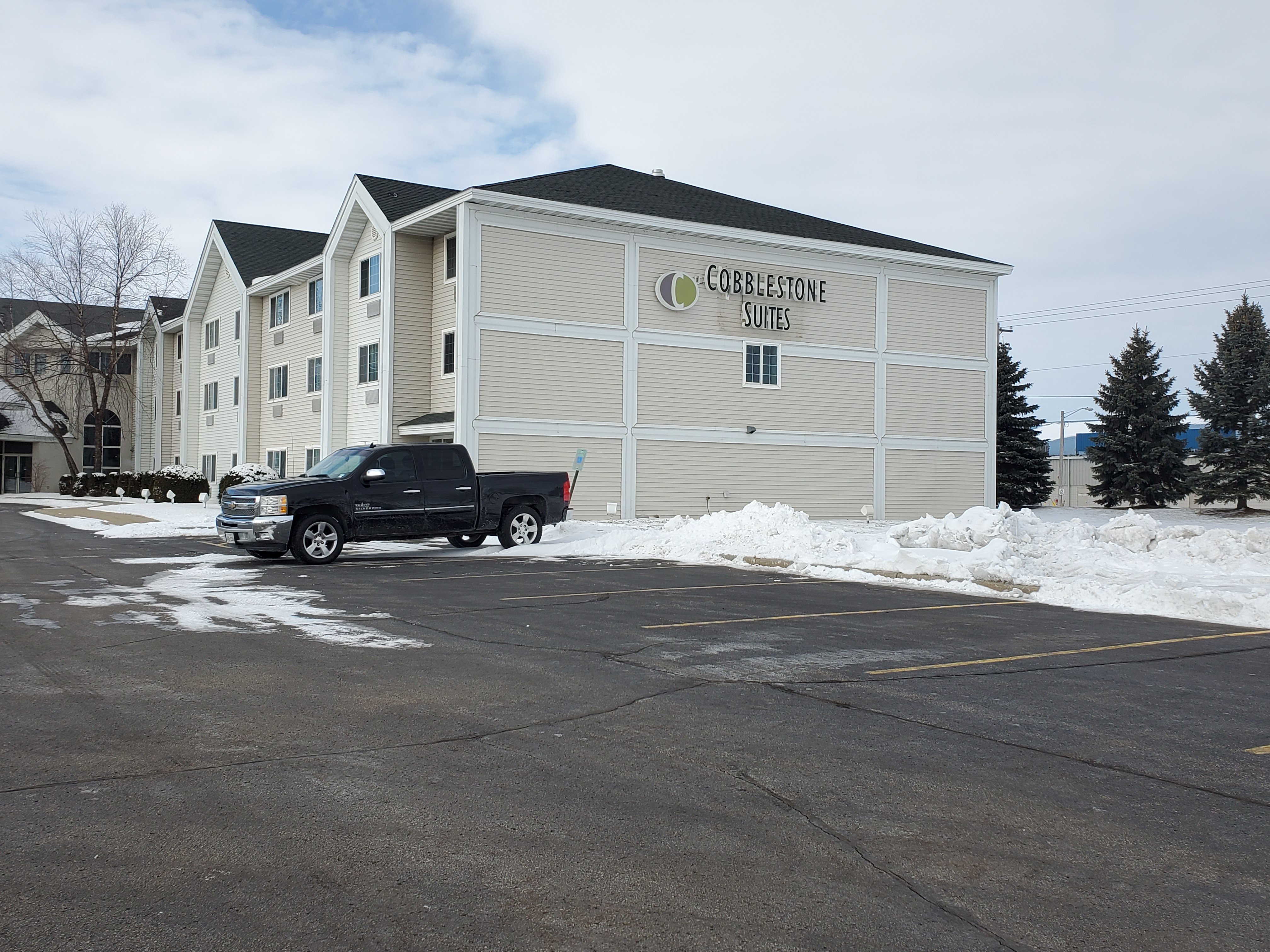 Cobblestone Suites Oshkosh 66/75