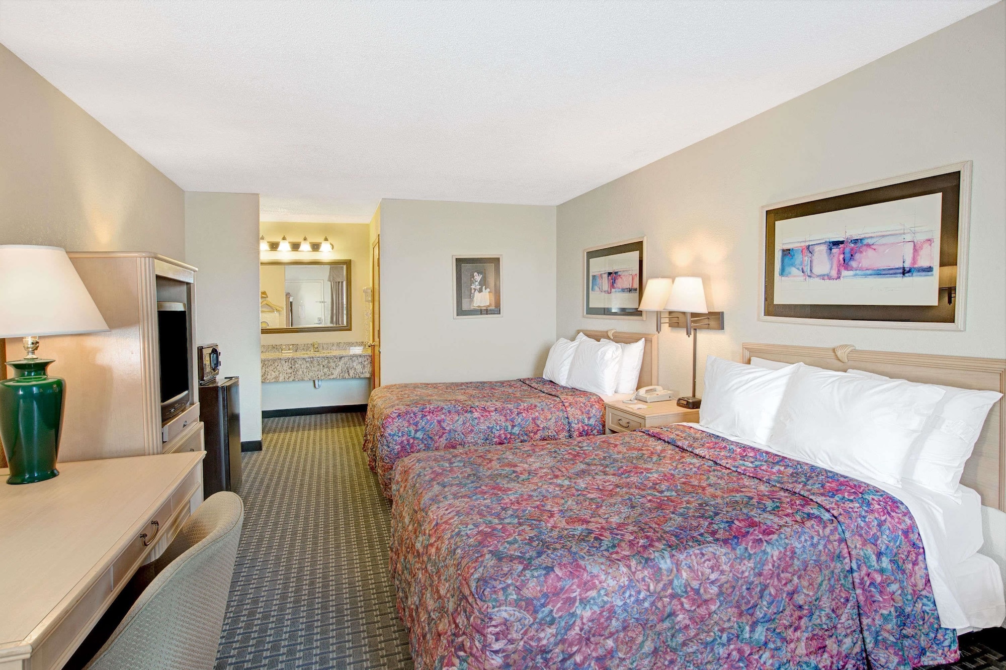 غرفة بسريرين مزدوجين لذوي الإعاقة، Days Inn by Wyndham Mooresville Lake Norman 4/8