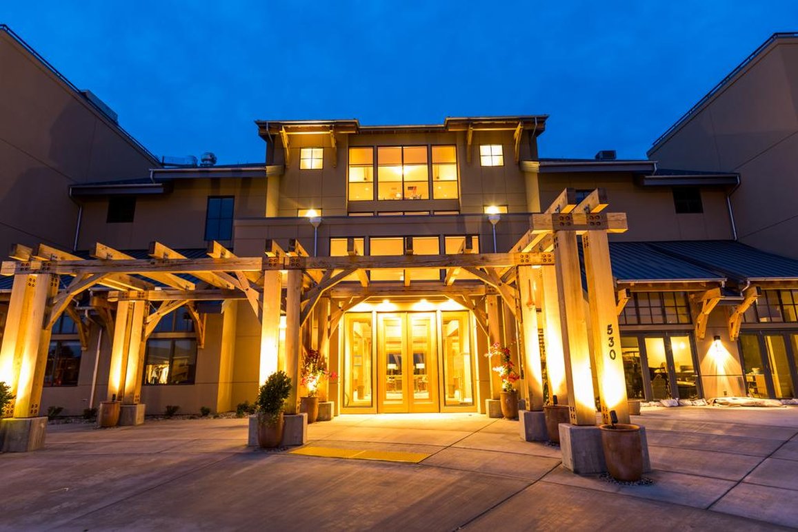 The Lodge at Columbia Point 2/48