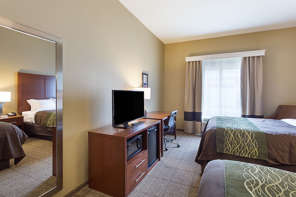 Comfort Inn & Suites Zachary, LA 8/41
