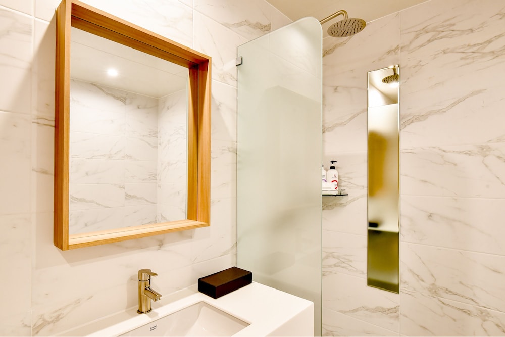 Blanc Business Hotel 48/50