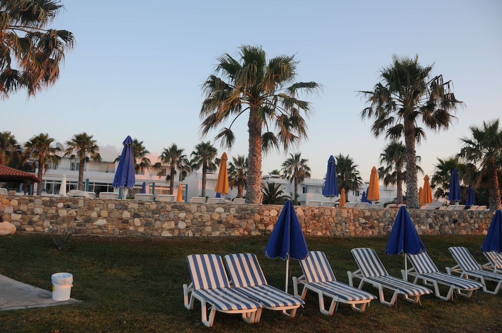 Irina Beach Hotel 63/68