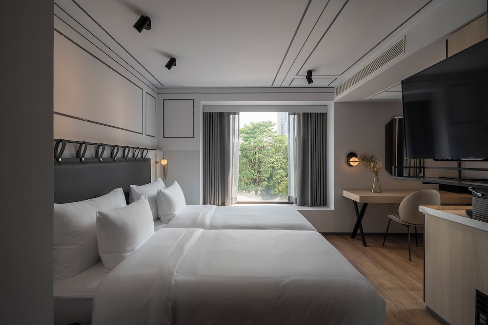 DELUXE, TWIN BEDS