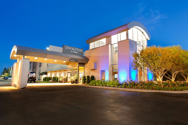 Doubletree By Hilton Roseville Minneapolis 4/40