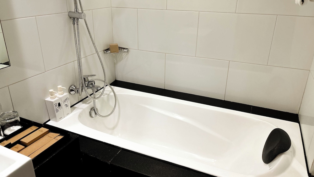 Delonix Hotel Karawang 55/55