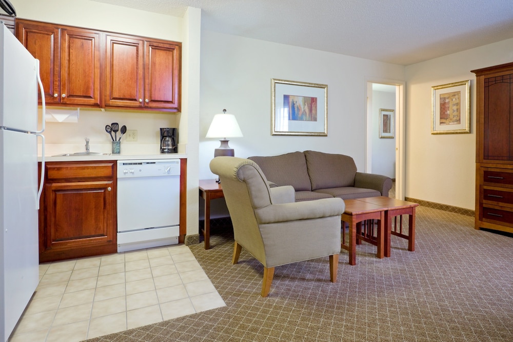 Staybridge Suites Cranbury-South Brunswick 51/75
