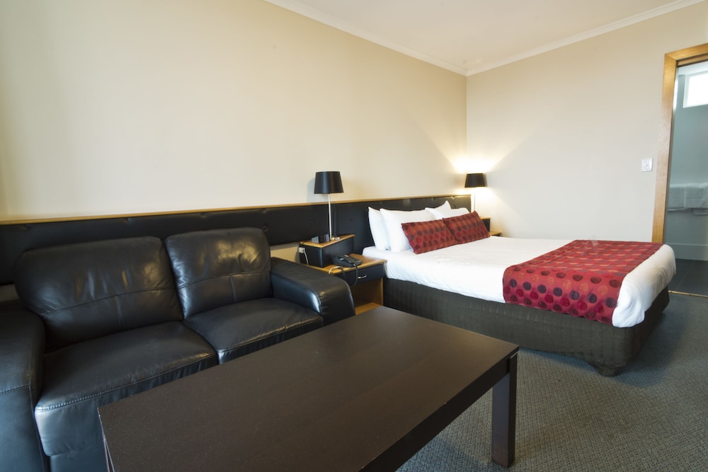 Commodore Regent Hotel 31/63