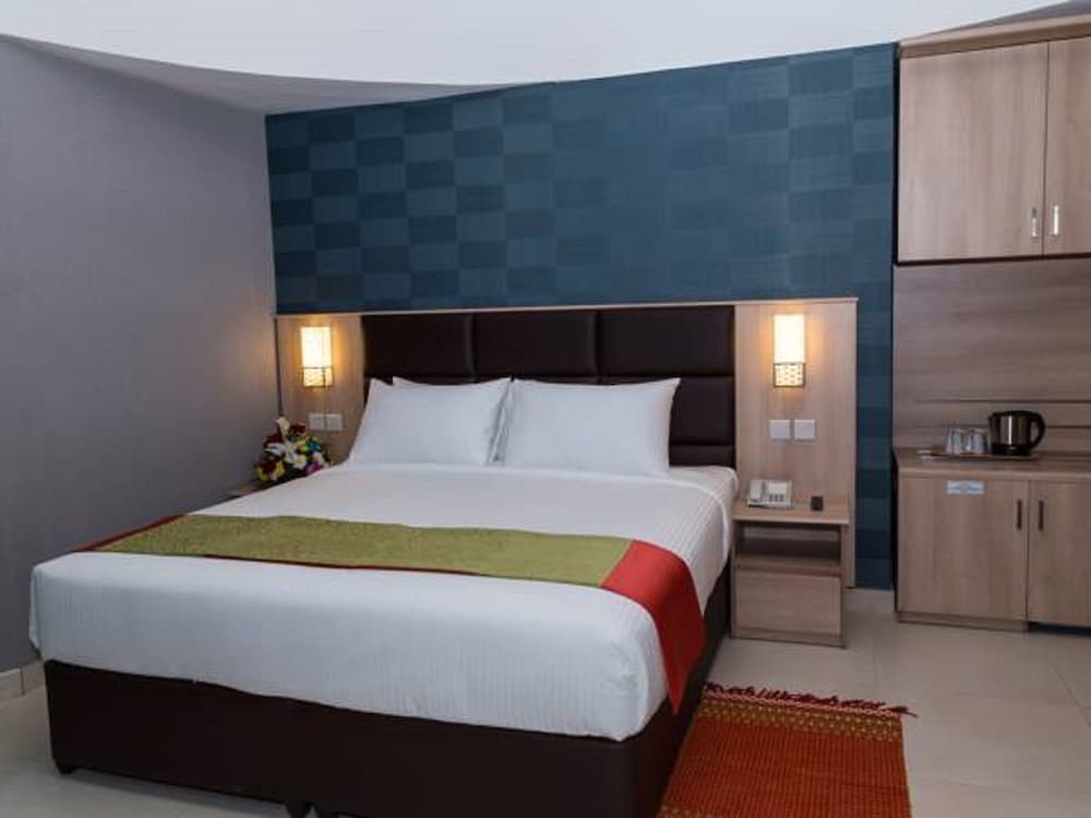 ROOM, SINGLE