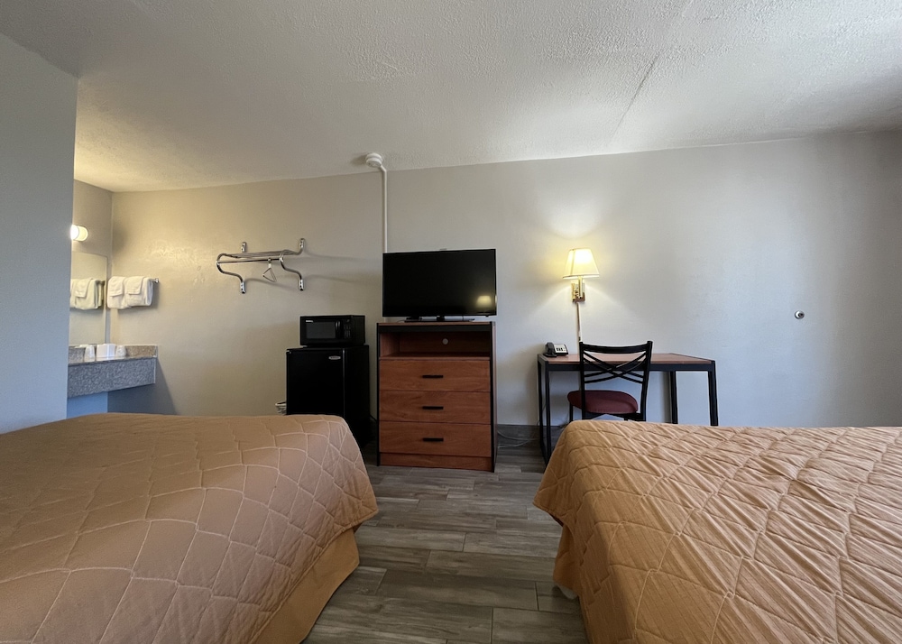 EZ Travel Inn 8/15