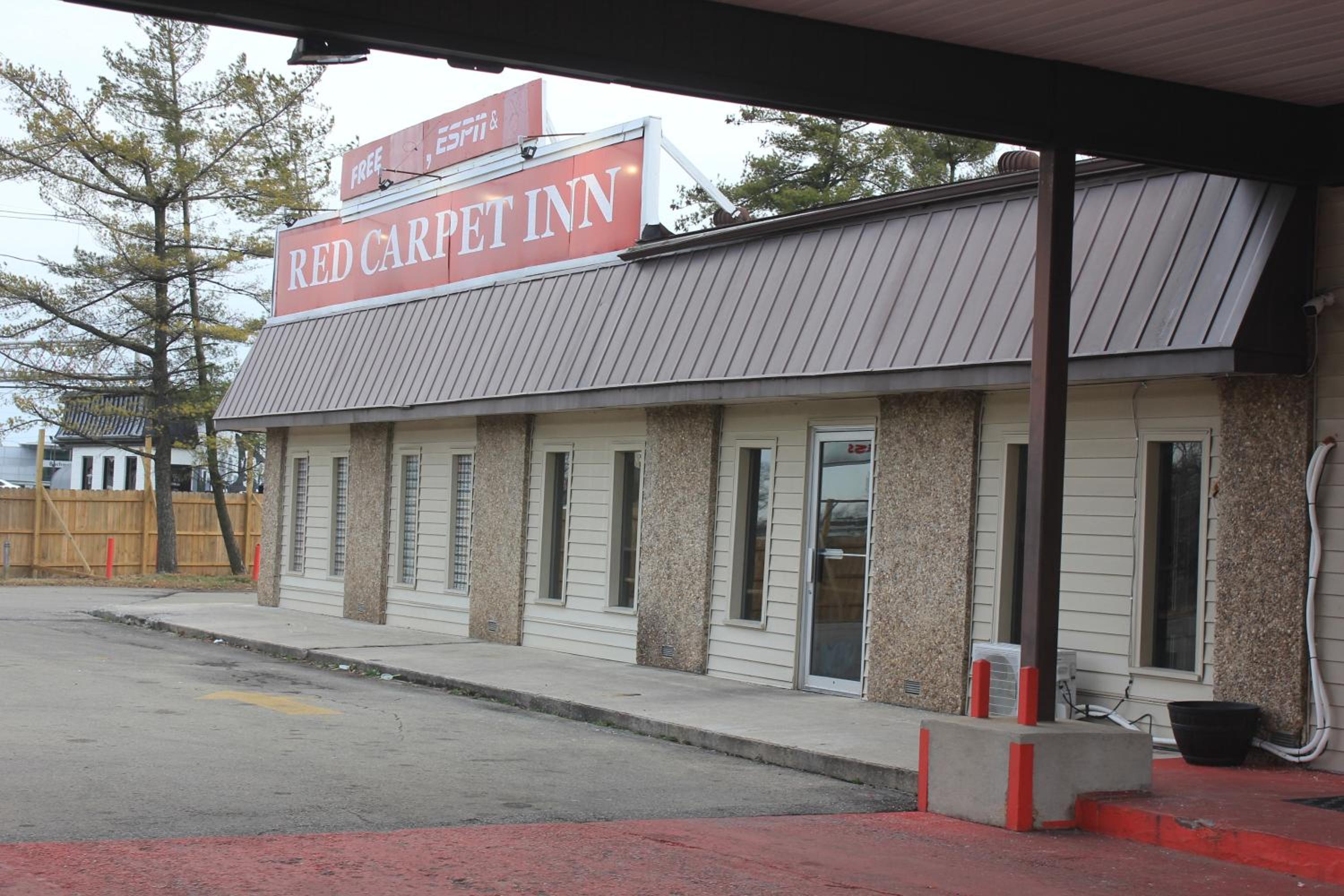 Red Carpet Inn Louisville 8/39