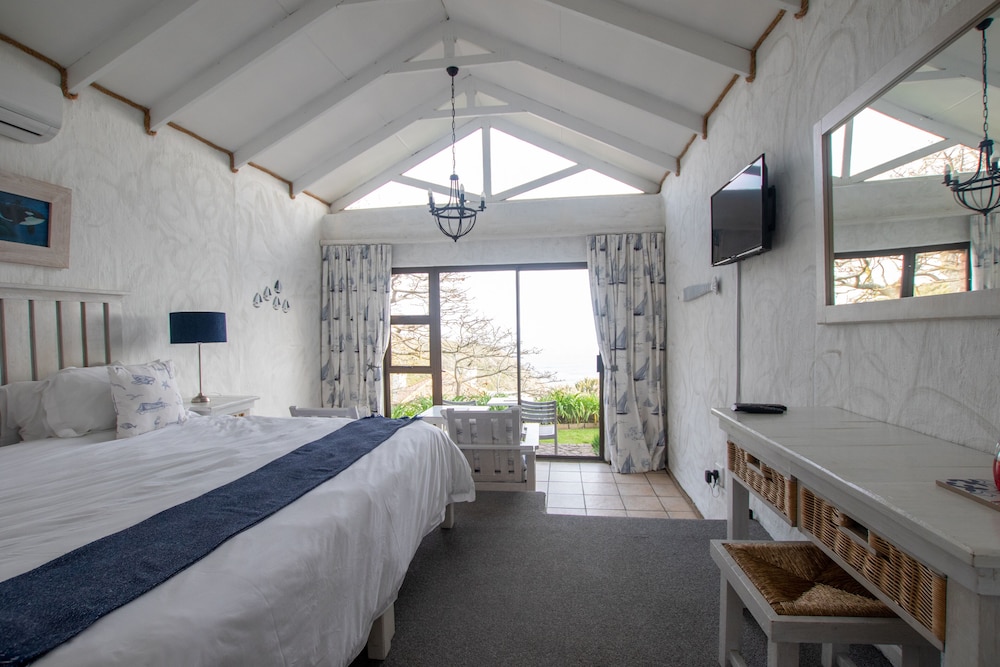 Dutton's Cove Guesthouse 4/50