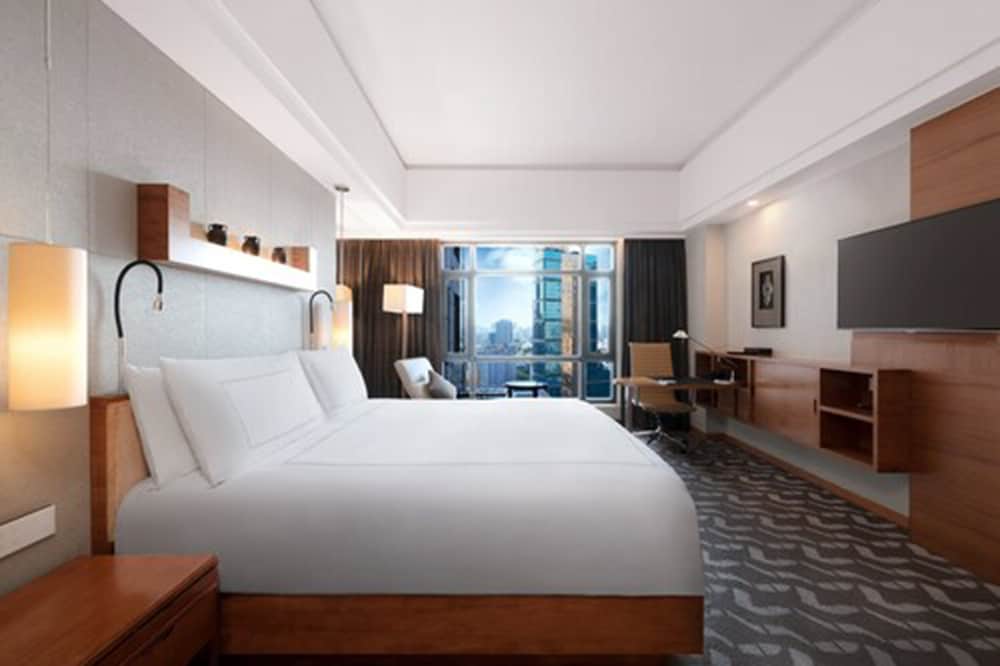 SWISS ADVANTAGE, KING BED