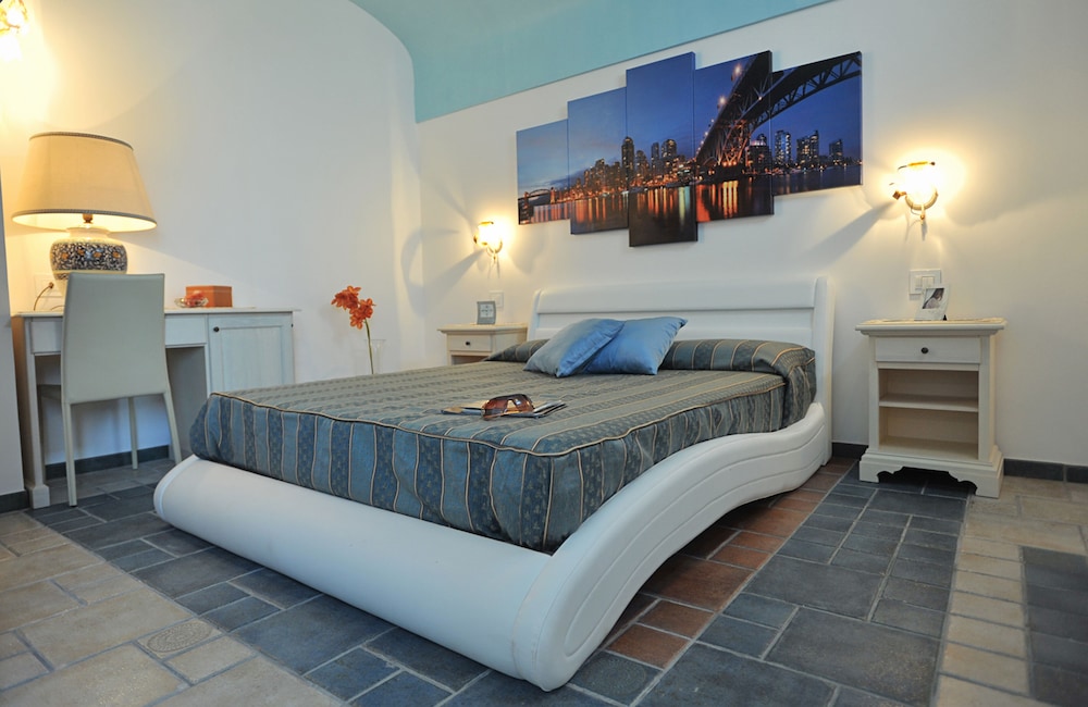 Room, Double Bed, Street View