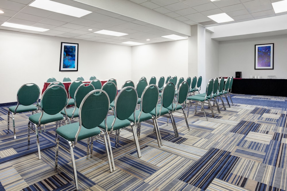 Holiday Inn Ottawa East 60/76