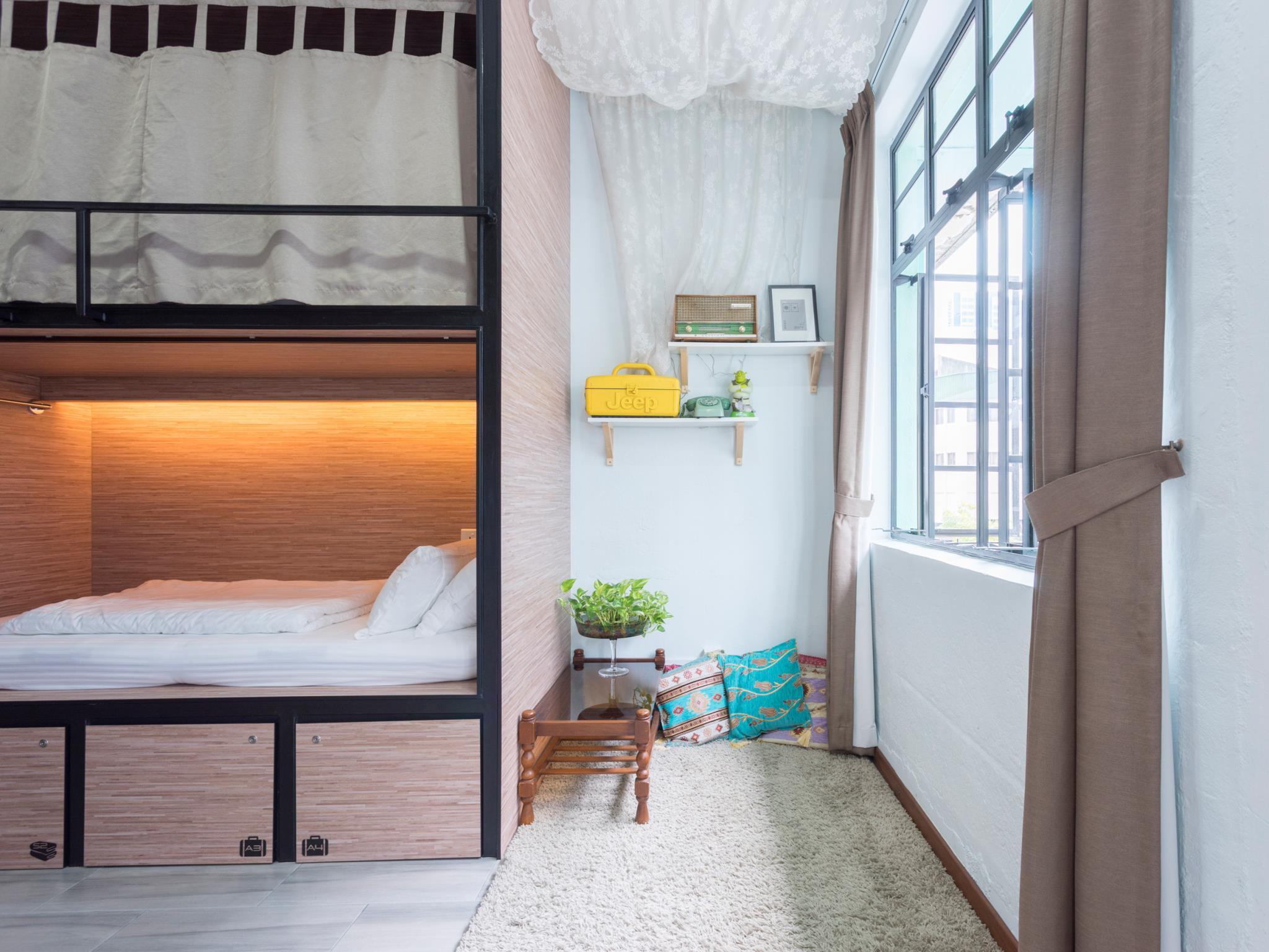 Mixed Dorm, Pod, Single