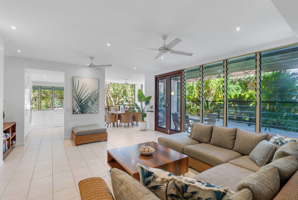 SANCTUARY PALM COVE 30/50