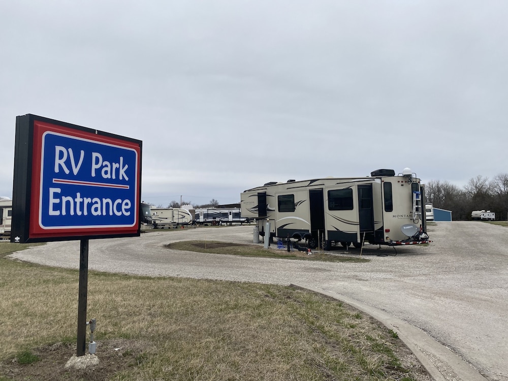Garnett Hotel & RV Park 2/43