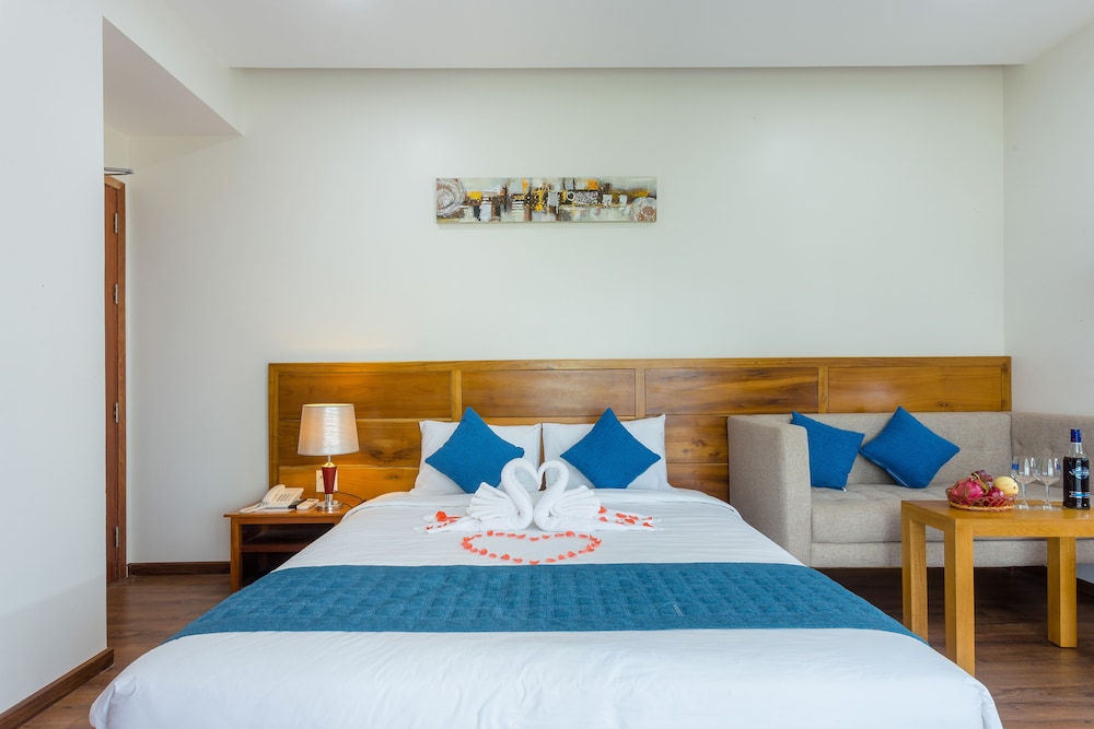 DELUXE, DOUBLE BED, GARDEN VIEW