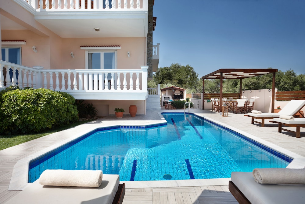 Villa Vanelia Mare 4/35