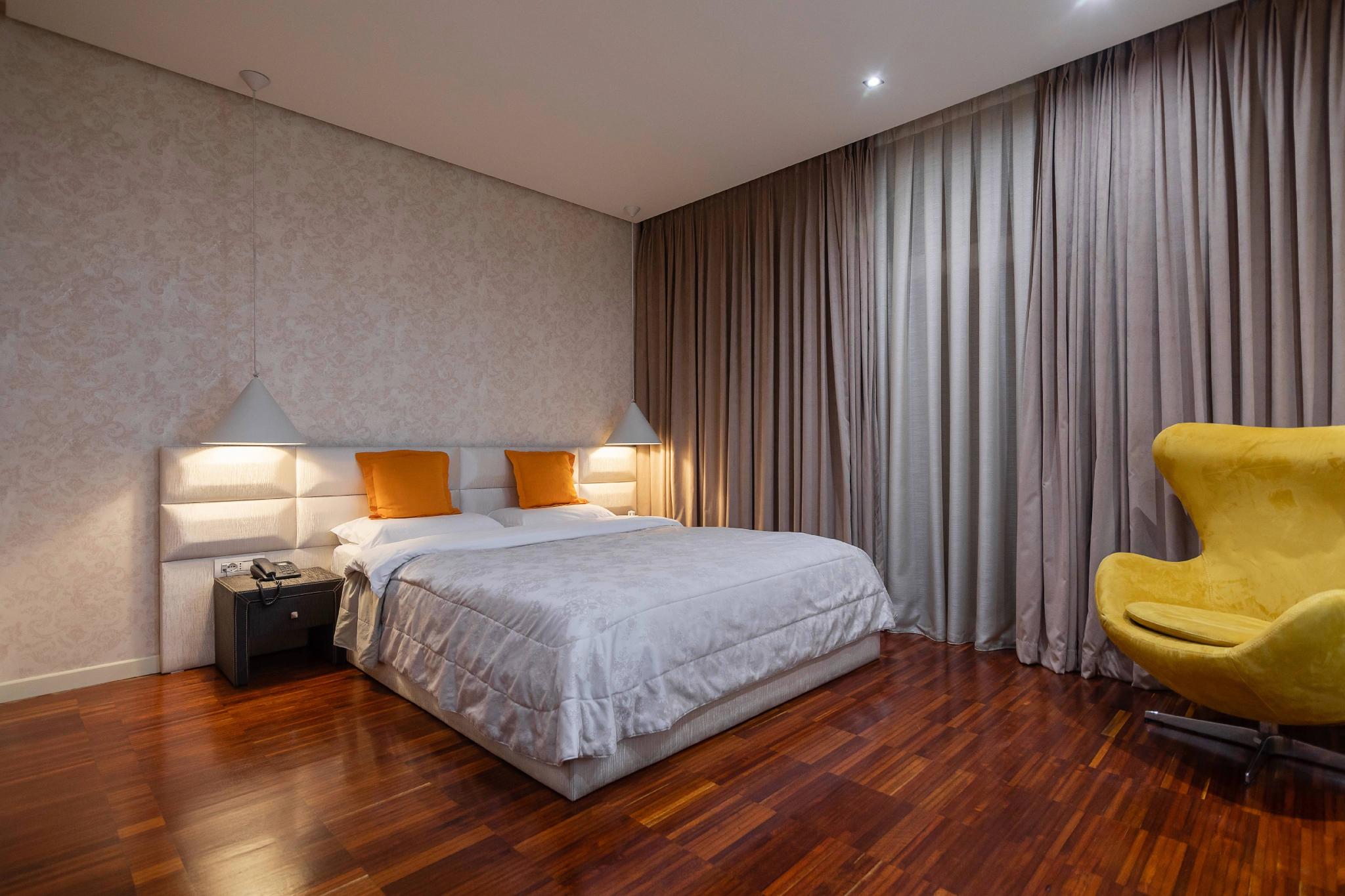 Deluxe, Double Bed