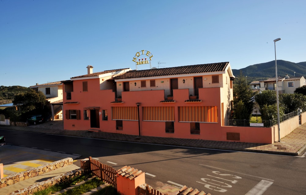 Daniel Hotel 4/65
