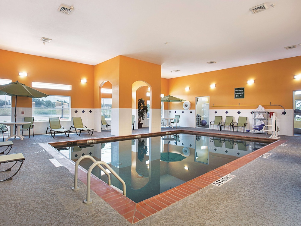 La Quinta Inn & Suites by Wyndham Houston Channelview 52/66