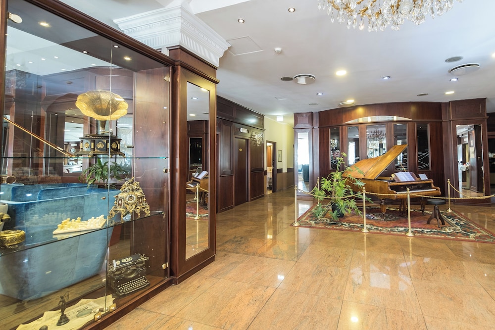 lobby