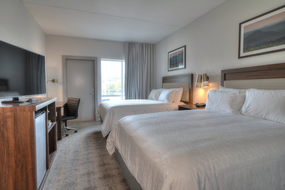 1 Bedroom, Suite, 2 Queen Beds, Parkway View, Balcony