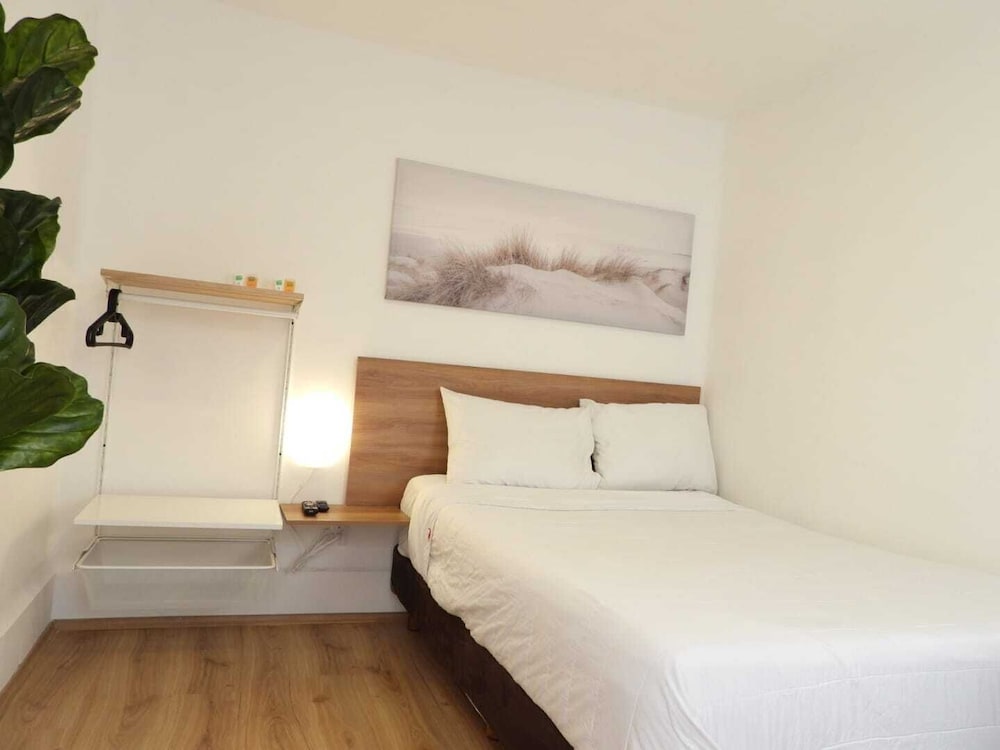 ECONOMY, DOUBLE BED, SHARED BATHROOM