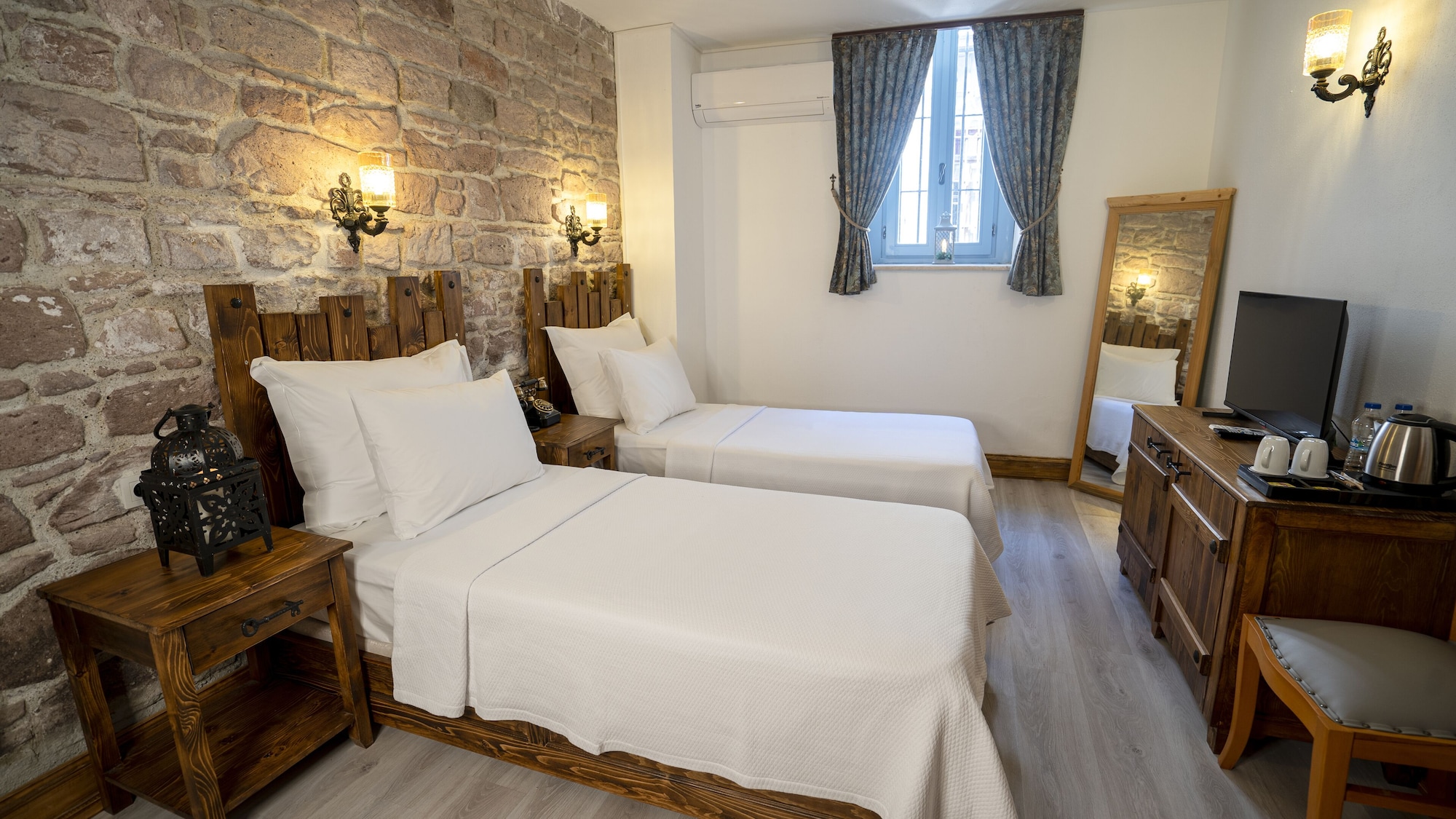 Deluxe, Twin Beds
